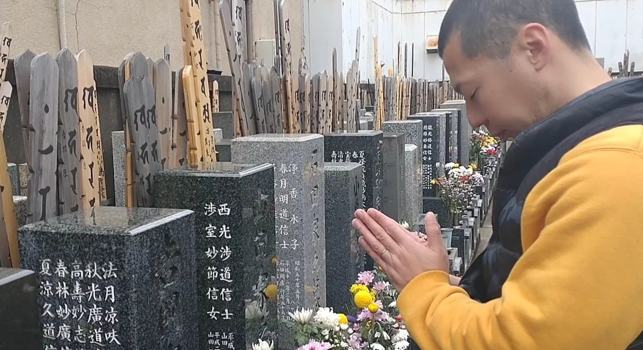 お墓参りに行ってきました。